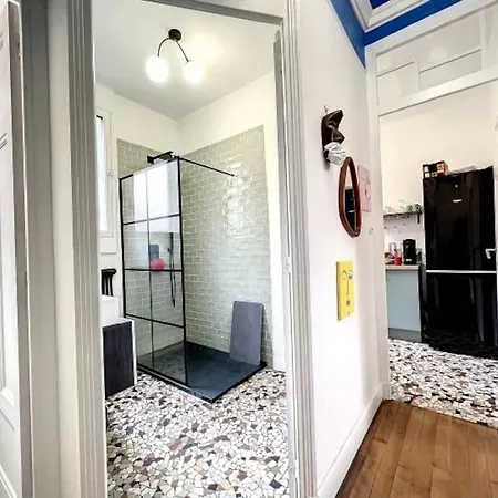 - Le Point Carre Hotel